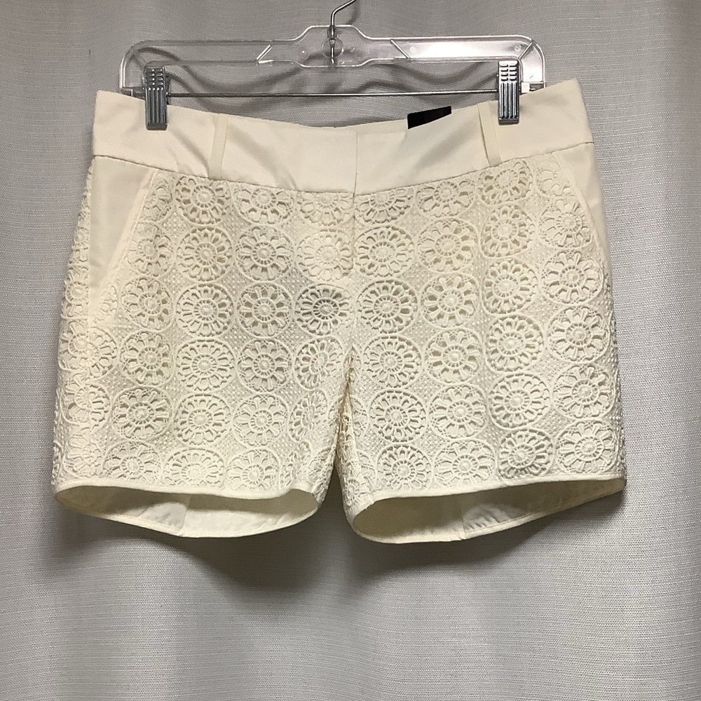 NWT The Limited size 4 cream lace dressy shorts, pockets sewn shut, extra button